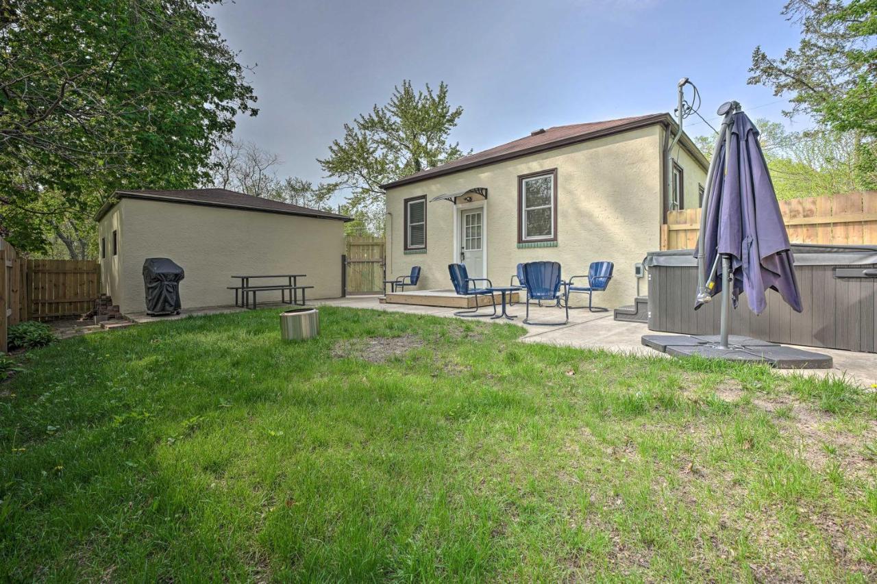 Benton Harbor Gracie Cottage With Hot Tub And Yard! Exterior photo